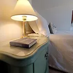 The Boards House On - House Or Master Bedroom Only Holiday home *