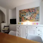 Holiday home The Boards House On - House Or Master Bedroom Only *