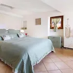The Boards House On - House Or Master Bedroom Only * Dorio