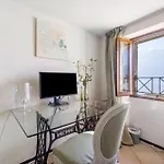 The Boards House On - House Or Master Bedroom Only *