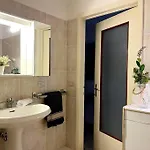 Holiday home The Boards House On - House Or Master Bedroom Only