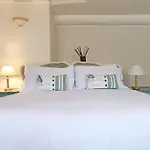 Holiday home The Boards House On - House Or Master Bedroom Only *