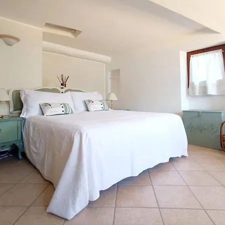 The Boards House On - House Or Master Bedroom Only * Dorio