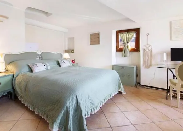 The Boards House On - House Or Master Bedroom Only * Dorio