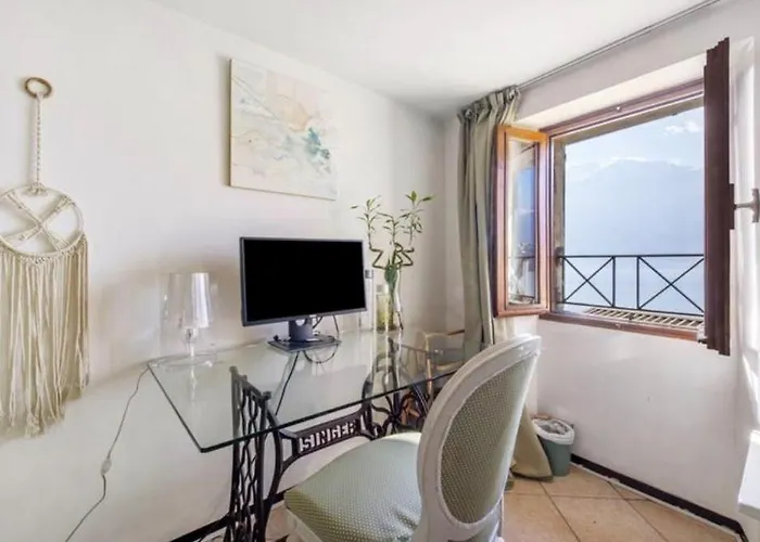 The Boards House On - House Or Master Bedroom Only *