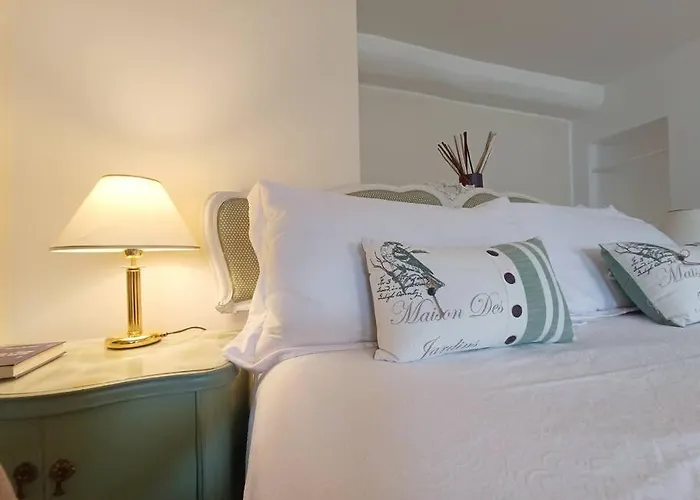 The Boards House On - House Or Master Bedroom Only Dorio