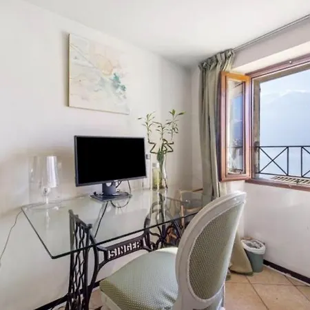 The Boards House On - House Or Master Bedroom Only *