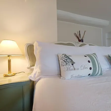 The Boards House On - House Or Master Bedroom Only Dorio